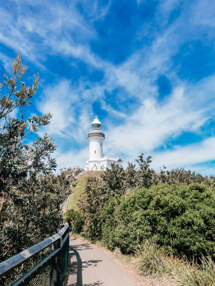 Hiking to the lighthouse in Byron Bay