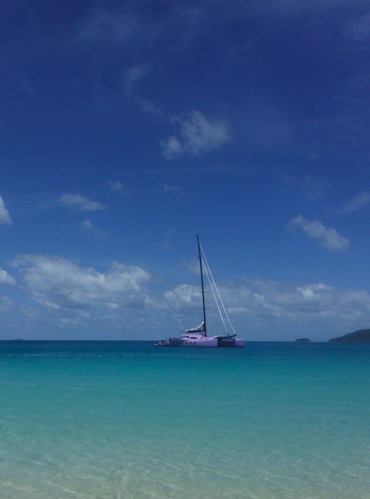 Sailing day trip to the Whitsunday Islands