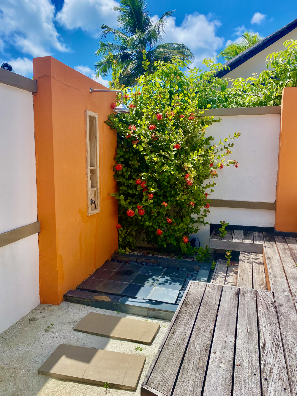 My outdoor bathroom at Angsana Velavaru