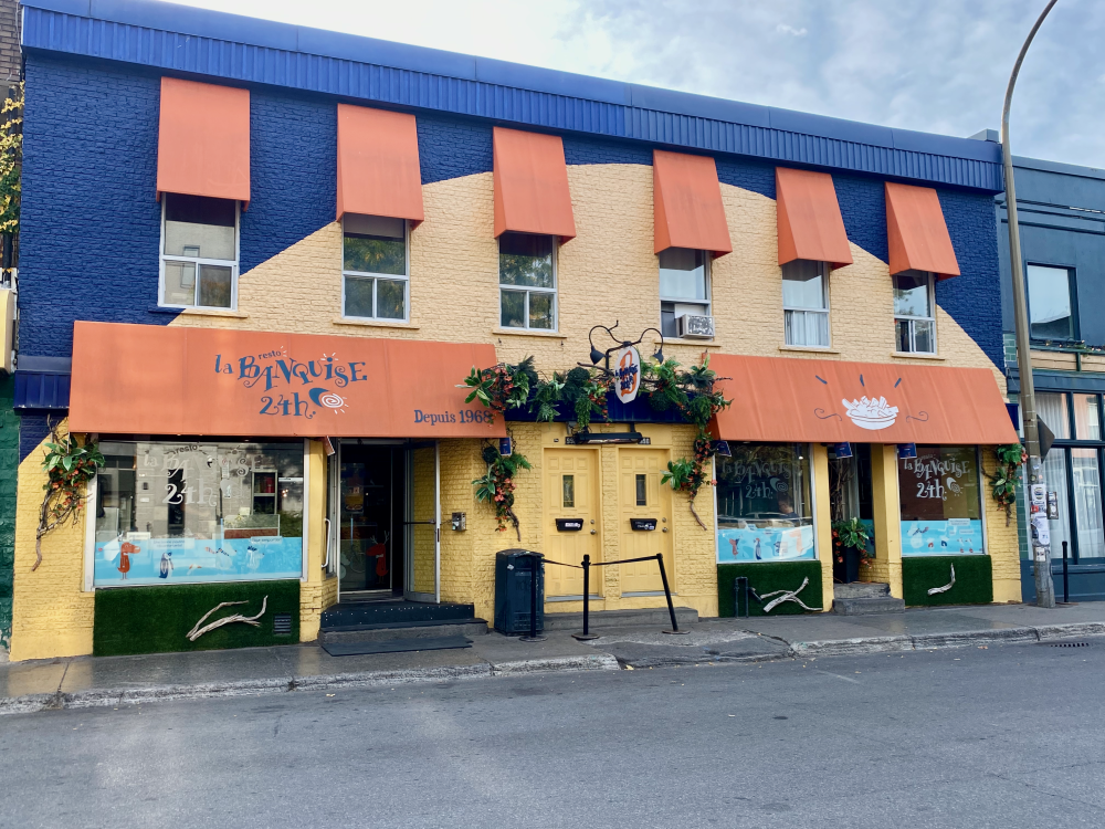 La Banquise, the famous poutine restaurant in Montréal