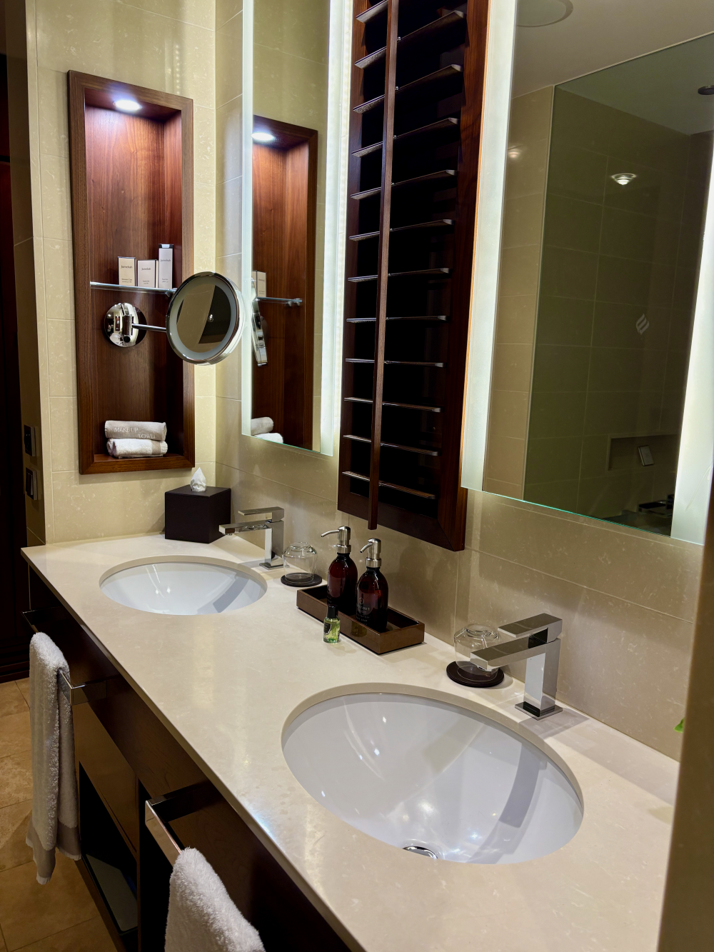 The bathroom in our Premium Room