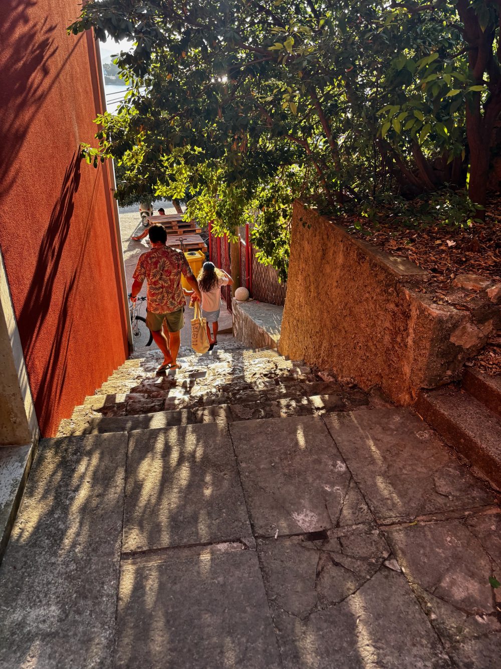 Walking across Kolocep Island