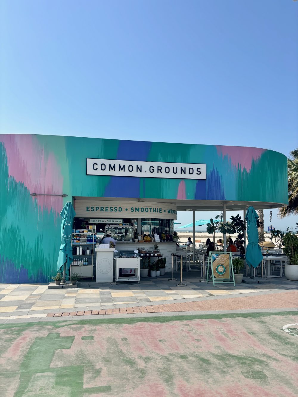 Common Grounds coffee shop, in Kite Beach