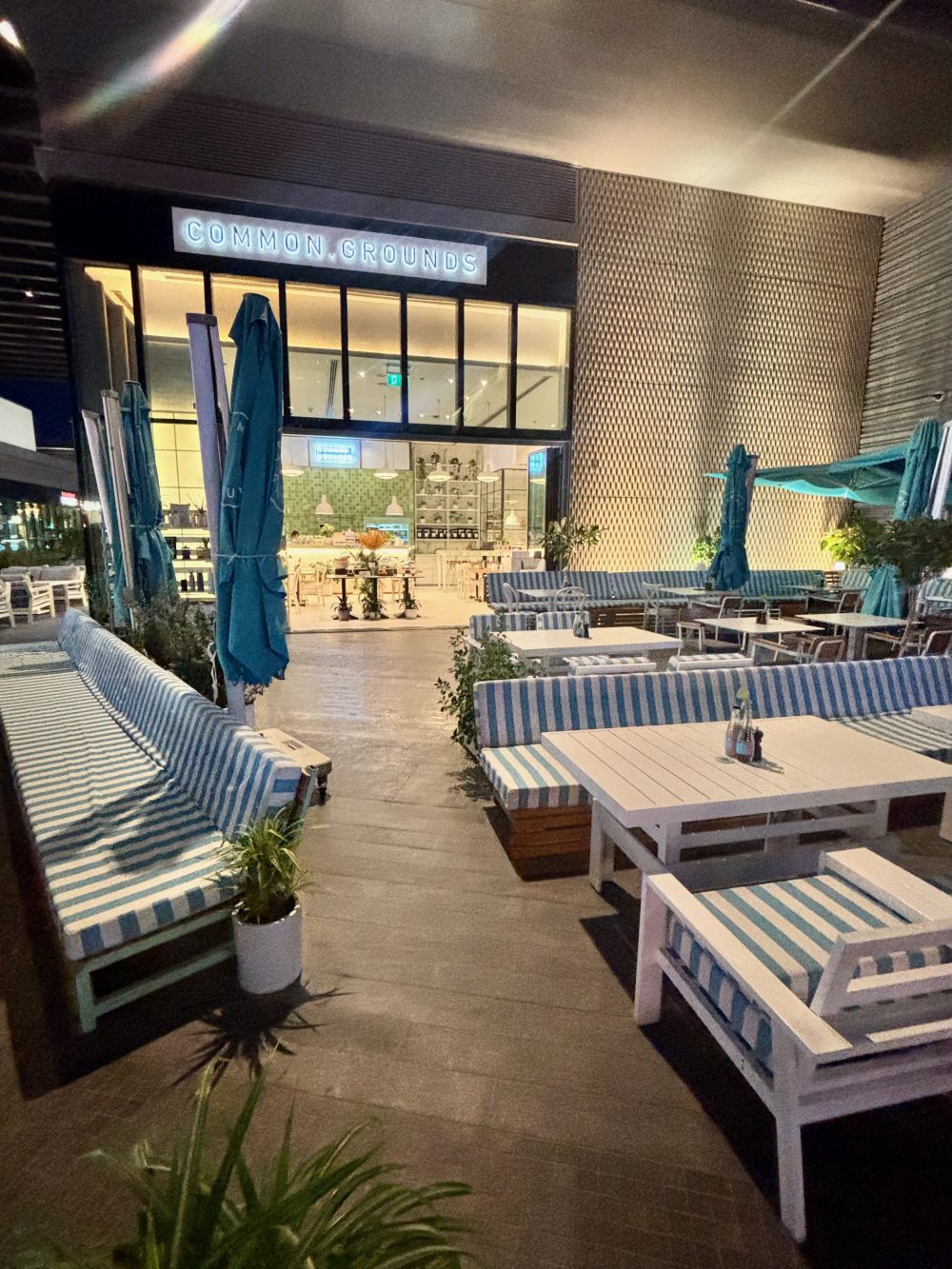 Common Grounds coffee shop in JBR