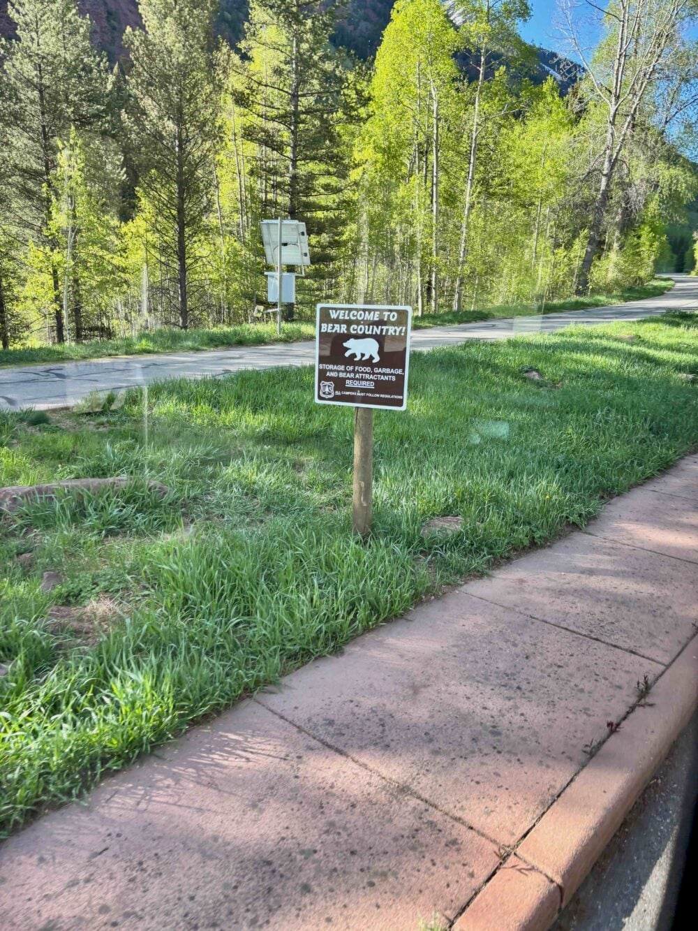 Watch our for bears sign on the Maroon Bells hike in Aspen