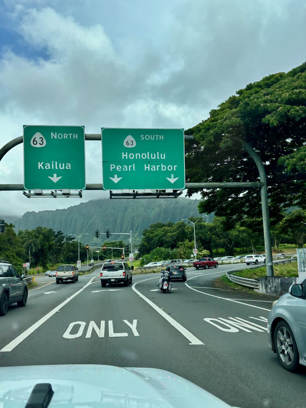 Road signs in Oahu