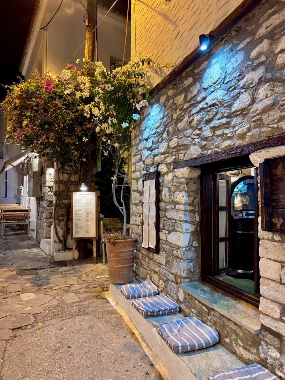Lo & La in Skiathos Town
