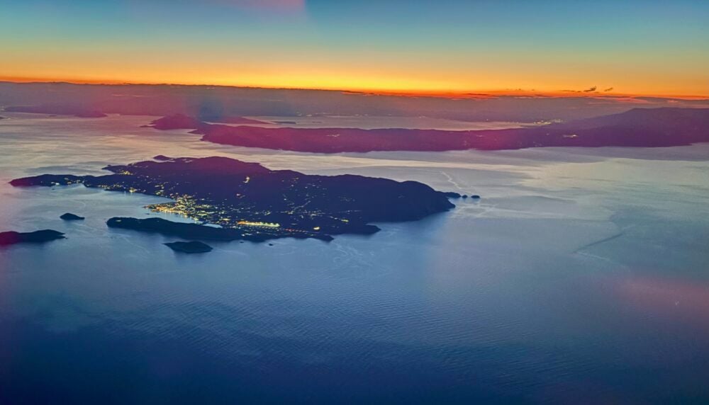 Flying into Skiathos on Jet2